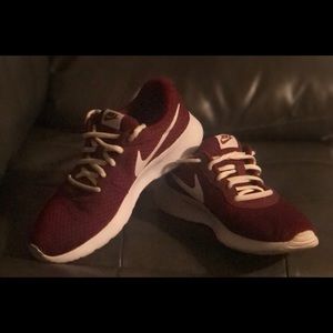 Nike Tanjun Women’s Size 9